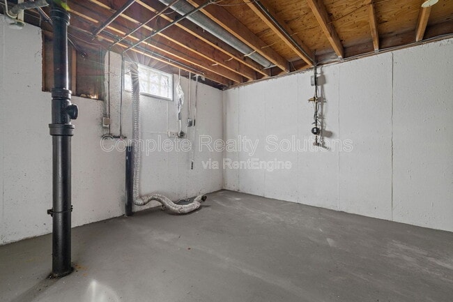 Building Photo - 10432 Royal Dr