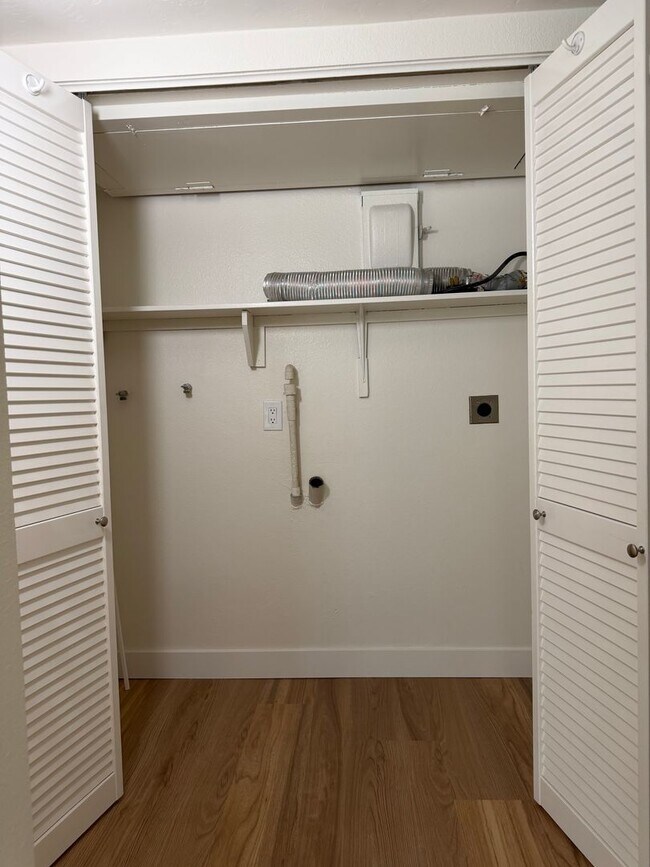 Building Photo - Classic 3Br/2Ba Bottom Level Condo in Campana Villas W/ Golf Course View