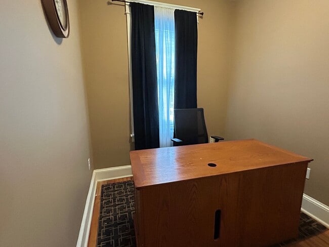 Building Photo - Furnished Short term fully renovated