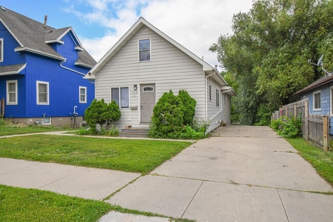 Building Photo - 1115 N Duluth Ave