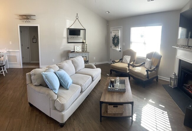 Building Photo - Furnished Rental Available Soon!