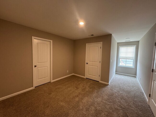 Building Photo - BRAND NEW 3 bedroom 2 bath townhome in the heart of Smyrna