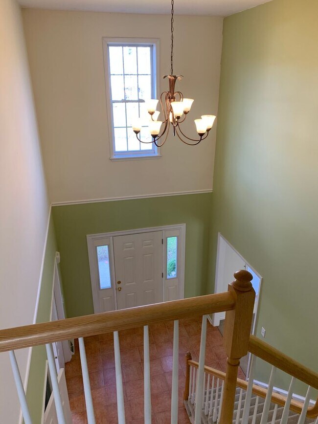 Building Photo - Beautiful Single Family For Rent NOW! Must...