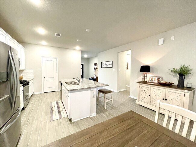 Building Photo - 8319 Divot Trce