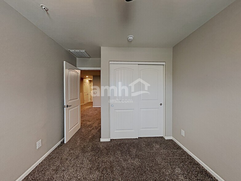 Building Photo - 20765 W Thomas Rd