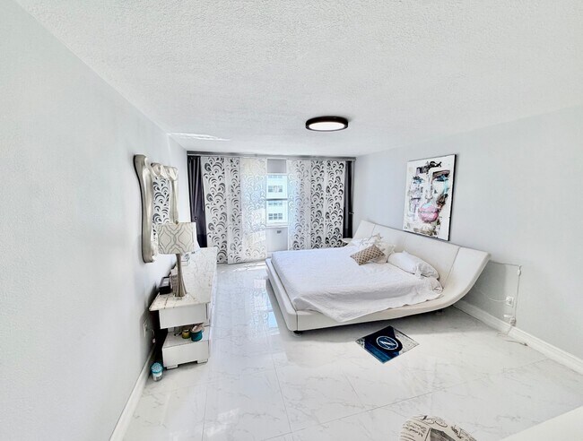 Building Photo - 3410-3410 Galt Ocean Dr