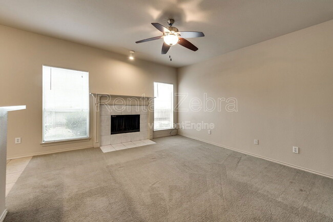 Building Photo - 902 Astaire Ave