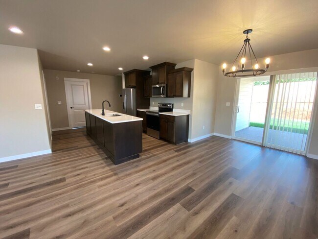 Building Photo - ~Brand New House in Oakland~