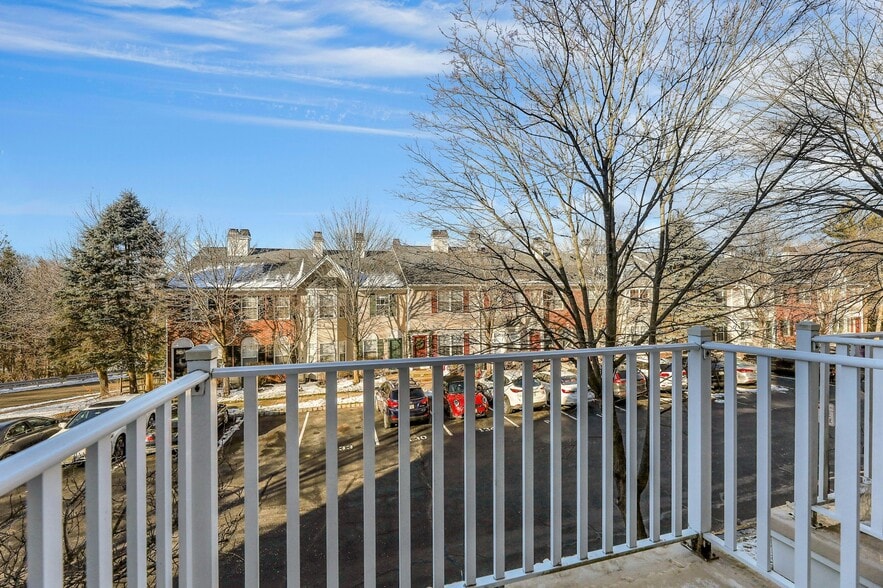 Building Photo - 2198 Kent Ct