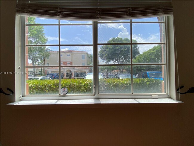 Building Photo - 9825 Baywinds Blvd