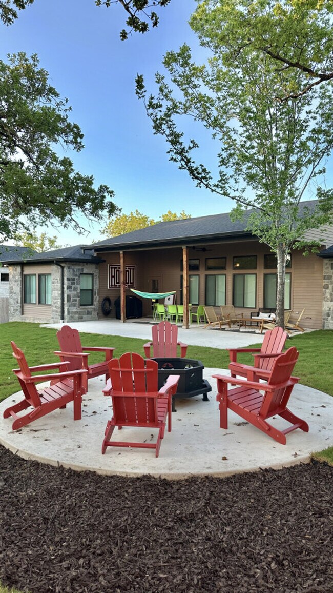 Building Photo - 401 W Brookside Dr