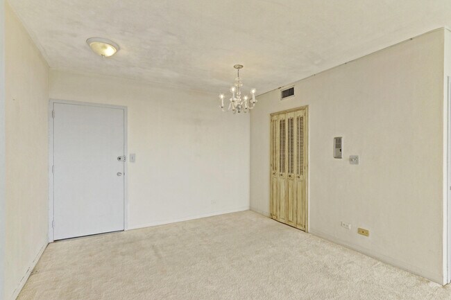 Building Photo - 2800 N Flagler Dr