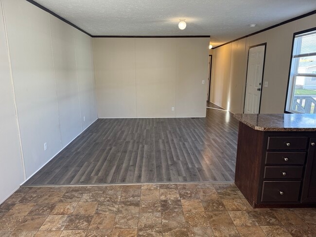 Building Photo - 48582 Lakeview E