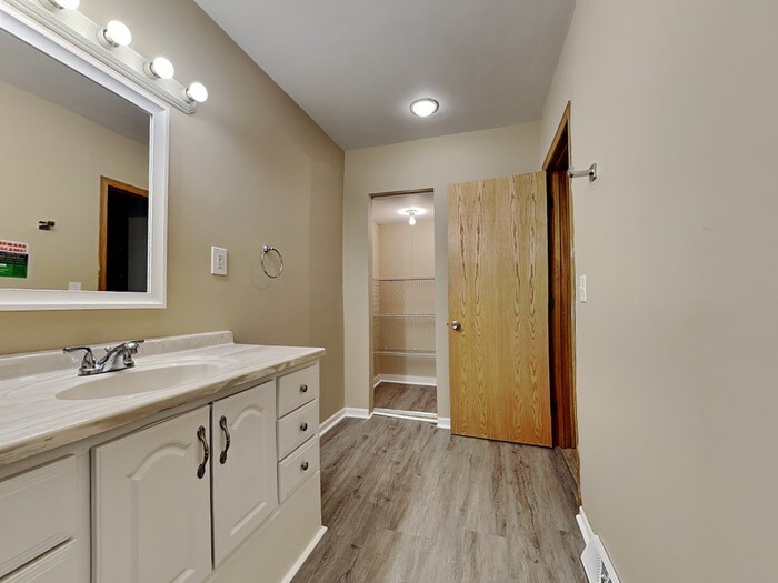 Building Photo - 3613 E 42nd St