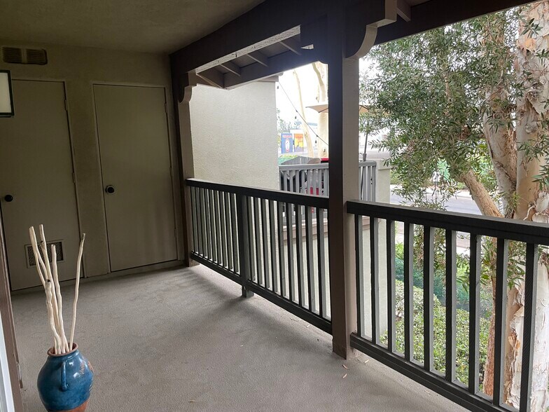 balcony with storage space - 2800 Keller Dr