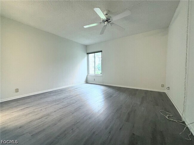 Building Photo - 2264 Winkler Ave