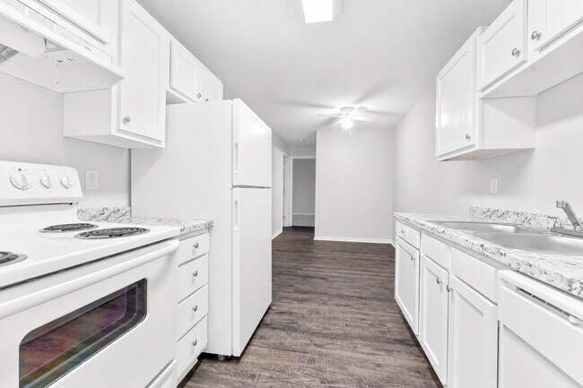 Building Photo - 5963 Walnut Cir Dr