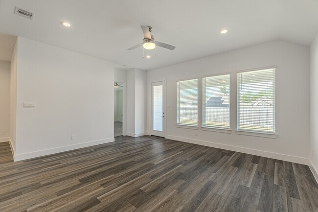 Building Photo - 15228 Tattle Crk Ln