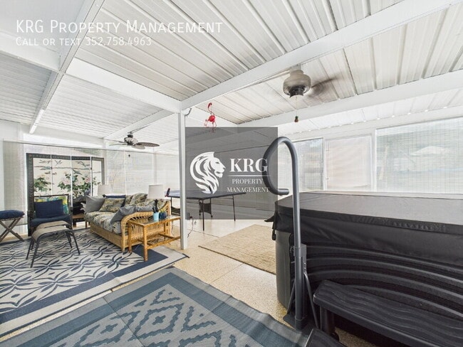 Building Photo - 2632 NE 27th St