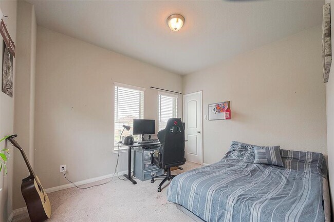 Building Photo - 21029 Crinet Square