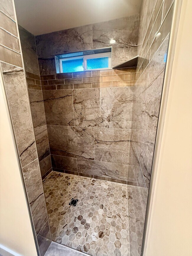 Building Photo - 13240 Loma Rica Dr