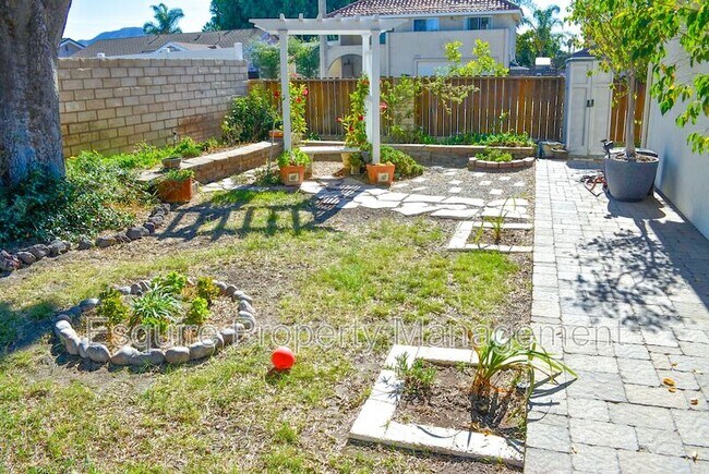 Building Photo - 1458 Dara St