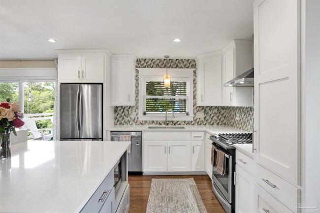 Building Photo - 421 Woodbine Dr