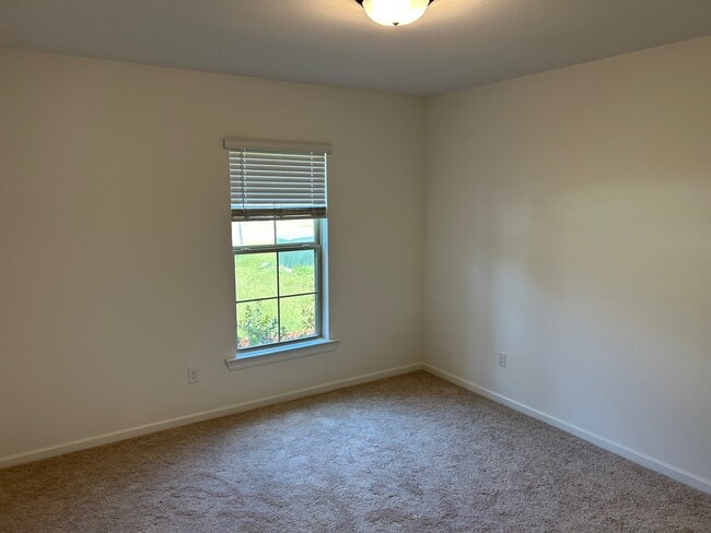 Building Photo - 41352 Rosewood Ln