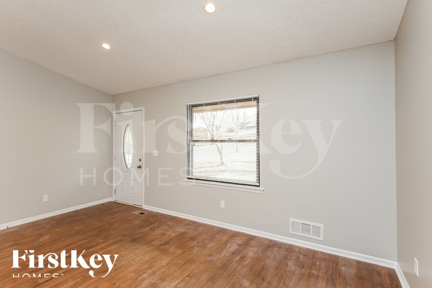 Building Photo - 432 Shady Ln Cir