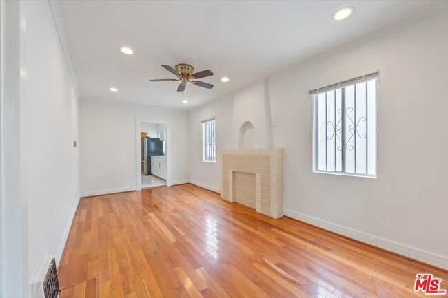Building Photo - 2840 S Mansfield Ave