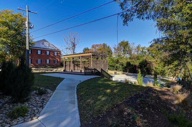 Building Photo - 816 Shull St