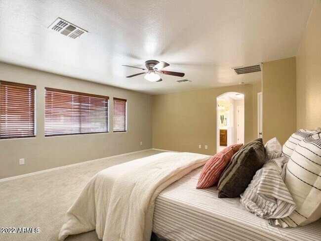 Building Photo - 2406 W Sienna Bouquet Pl