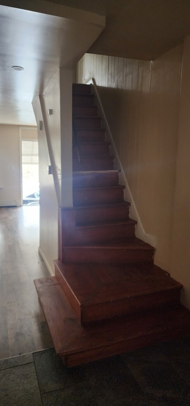 Building Photo - 639 Clinton St