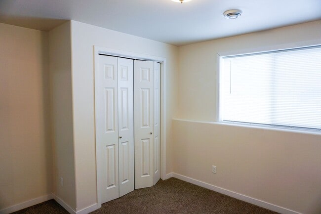 Building Photo - 3 Bed 2 Bath Twin Home