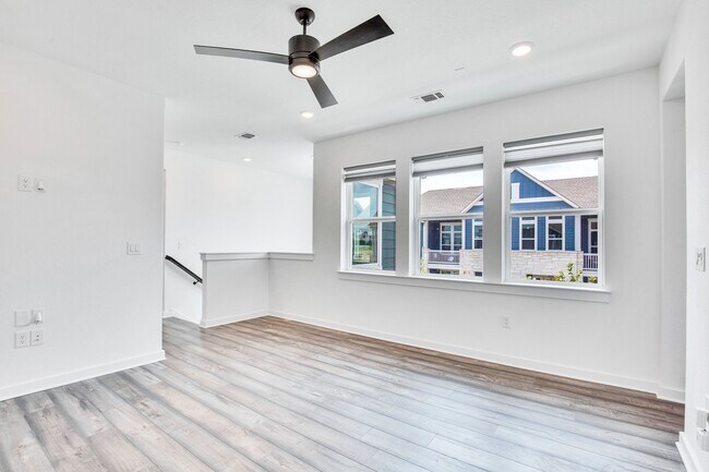 Building Photo - 3201 Zach Scott St