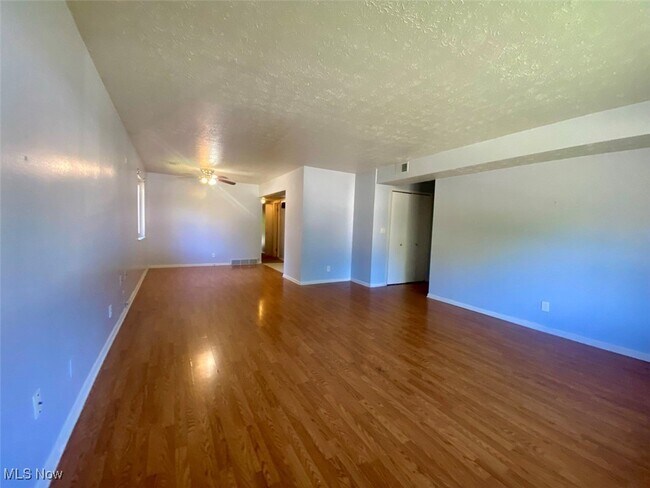 Building Photo - 1803 Cromwell Dr