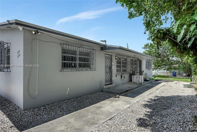 Primary Photo - 2550 NW 68th St