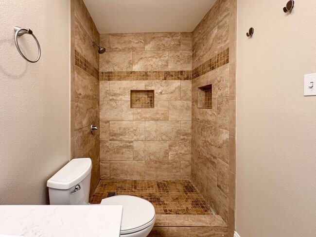 Building Photo - 3843