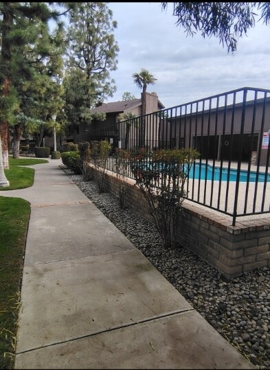 Building Photo - 2 Story Town Home for Rent in Corcoran