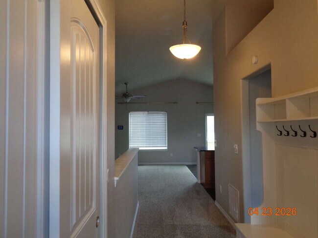 Building Photo - Lorson Ranch beauty