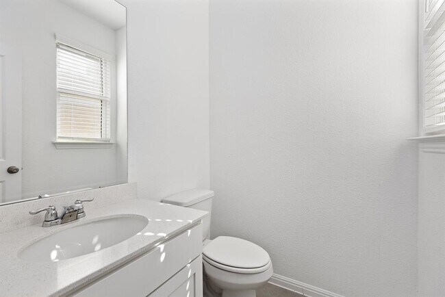 Building Photo - 120 Lenera Dr