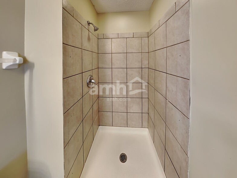 Building Photo - 6617 Winbarr Way