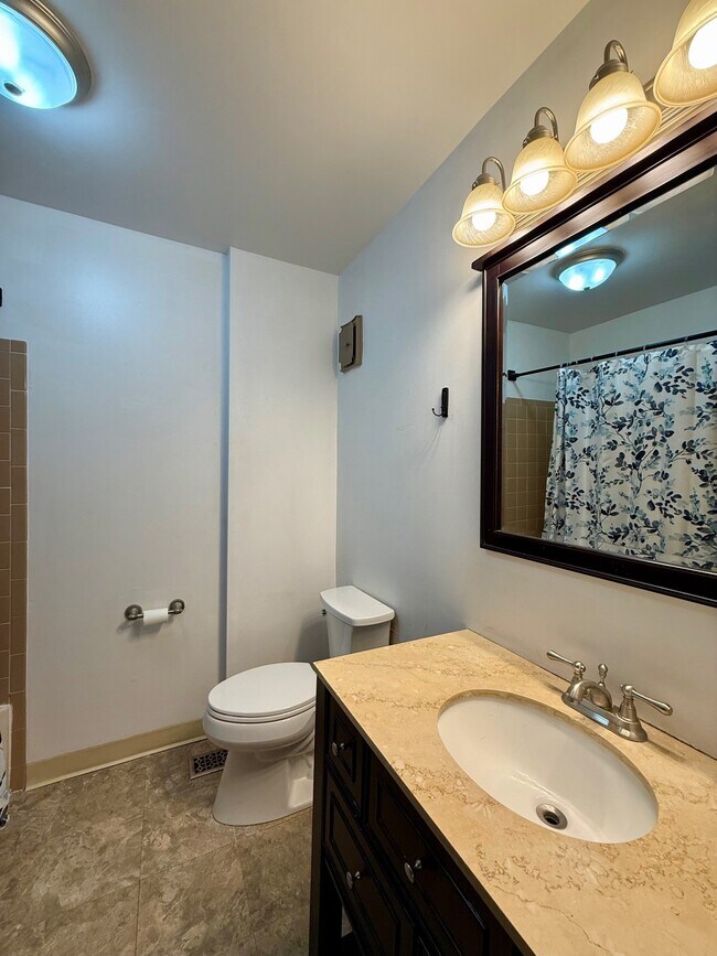 Building Photo - 28 Servan Ct