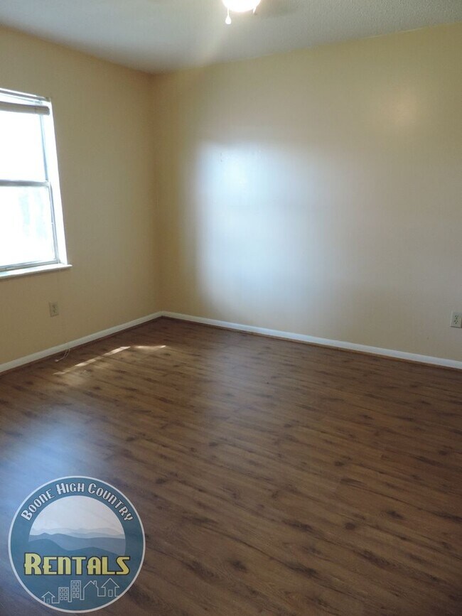 Building Photo - 2bd Condo With Great Location!