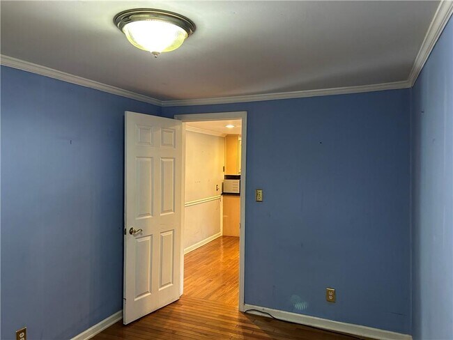 Building Photo - 20 Spruell Springs Rd