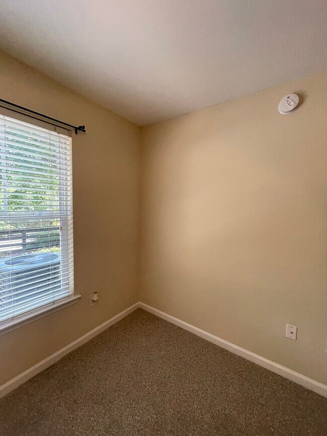 Building Photo - 15-1512 Dukes