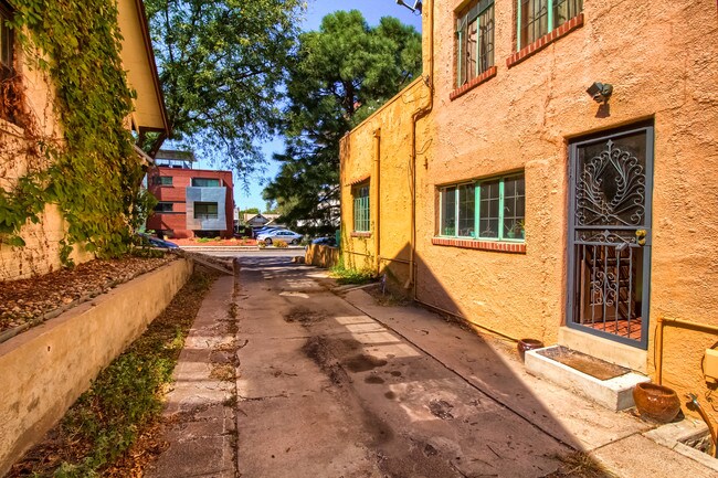 Building Photo - 900 E 1st Ave