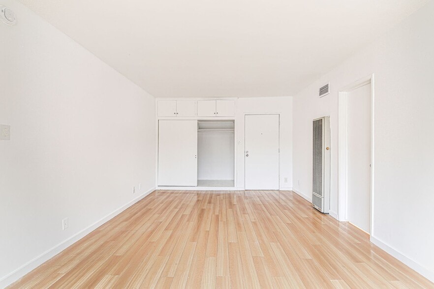 Building Photo - 5757 La Mirada Ave