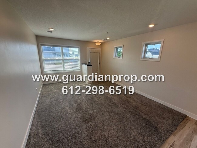 Building Photo - End Unit Townhouse Available Now, Open Floor Plan, Loft Area, Large Primary Suite, Side Patio, Pool