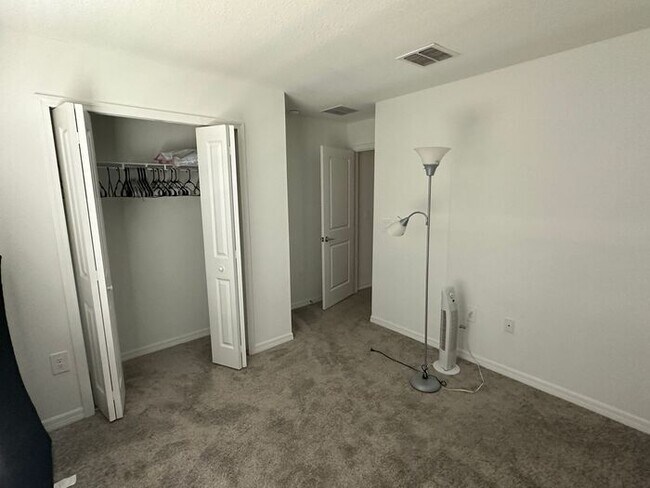 Building Photo - 4 Bedroom 2 bathroom in Haines City